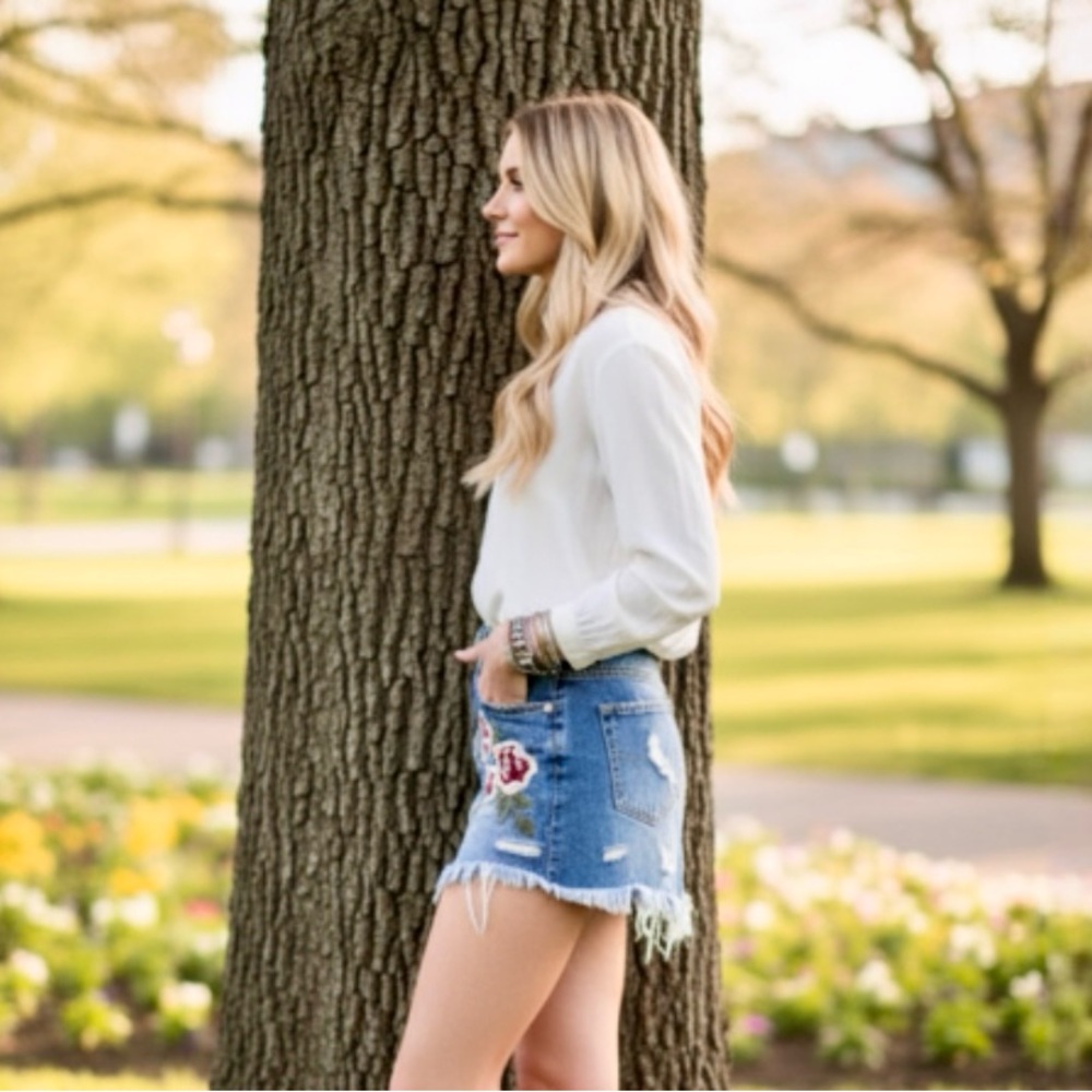 Free People Wild Rose Embroidered Denim Mini Skirt Size 24 / XS - Picture 2 of 16